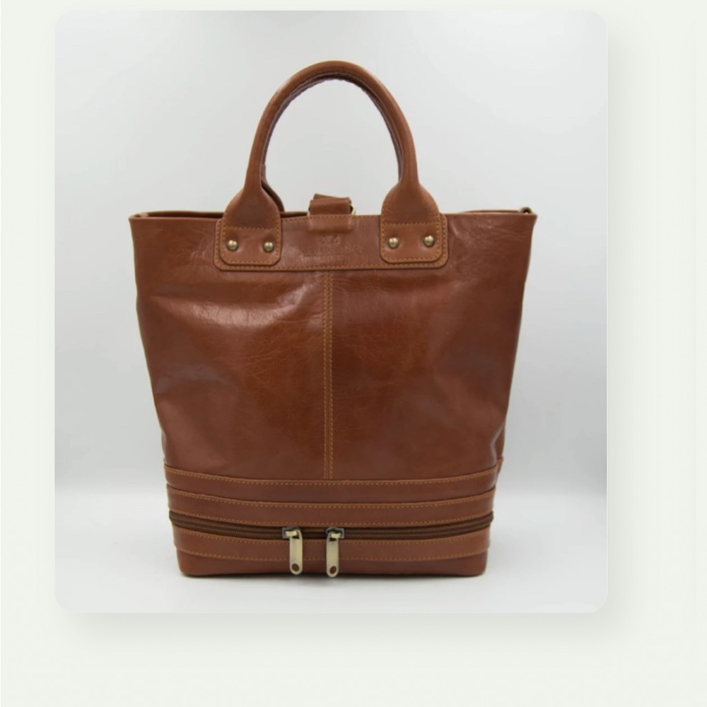 Gorgeous convertible Leather Shoulder/bucket bag  NWOT